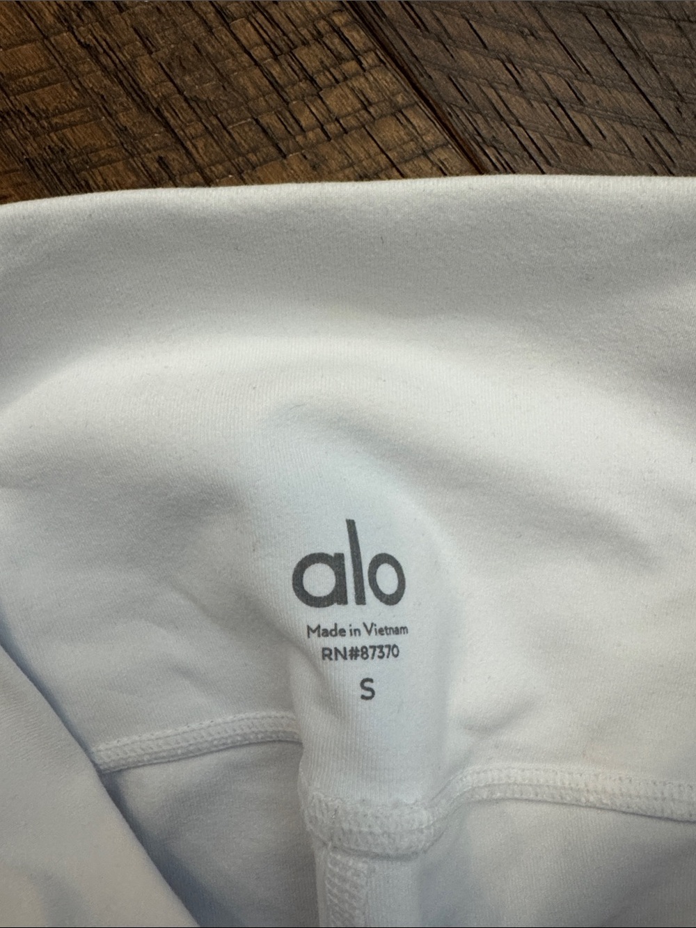 Alo Yoga Airbrush White Cropped Leggings Capri Pants - Picture 2 of 5